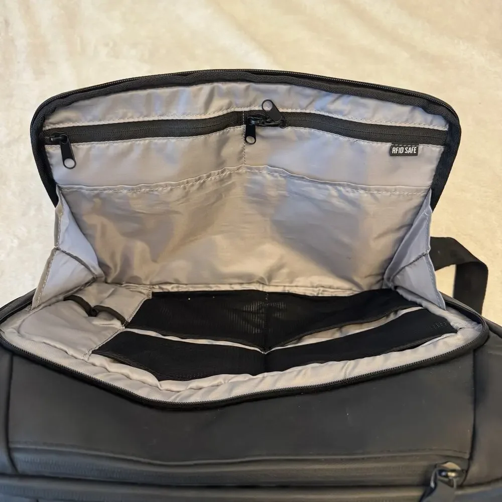 Nomatic messenger bag